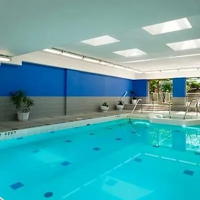 Hampton Inn & Suites By Hilton Toronto Downtown 3*,