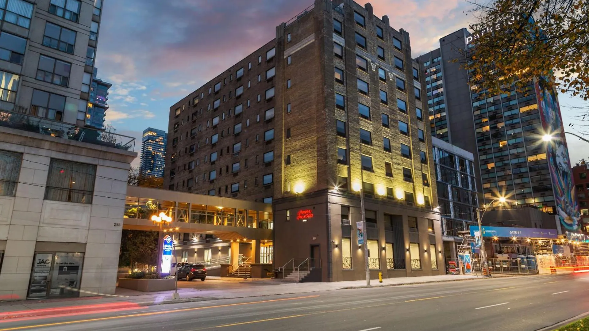 Hampton Inn & Suites By Hilton Toronto Downtown Hotel