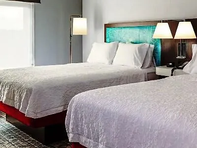 Hampton Inn & Suites By Hilton Toronto Downtown Hotel
