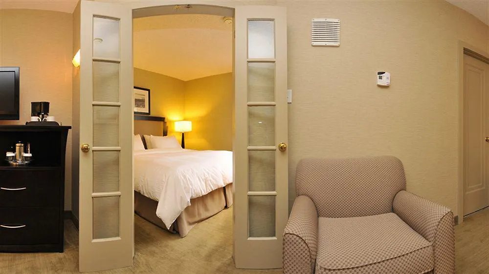 Hampton Inn & Suites By Hilton Toronto Downtown Hotel
